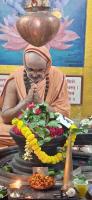 HH Swamiji performs Abhisheka at the historic Raja Ghat Temples (26.03.2025)